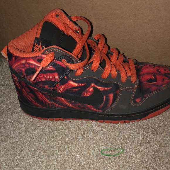 Limited edition halloween nike dunks - Picture 3 of 7